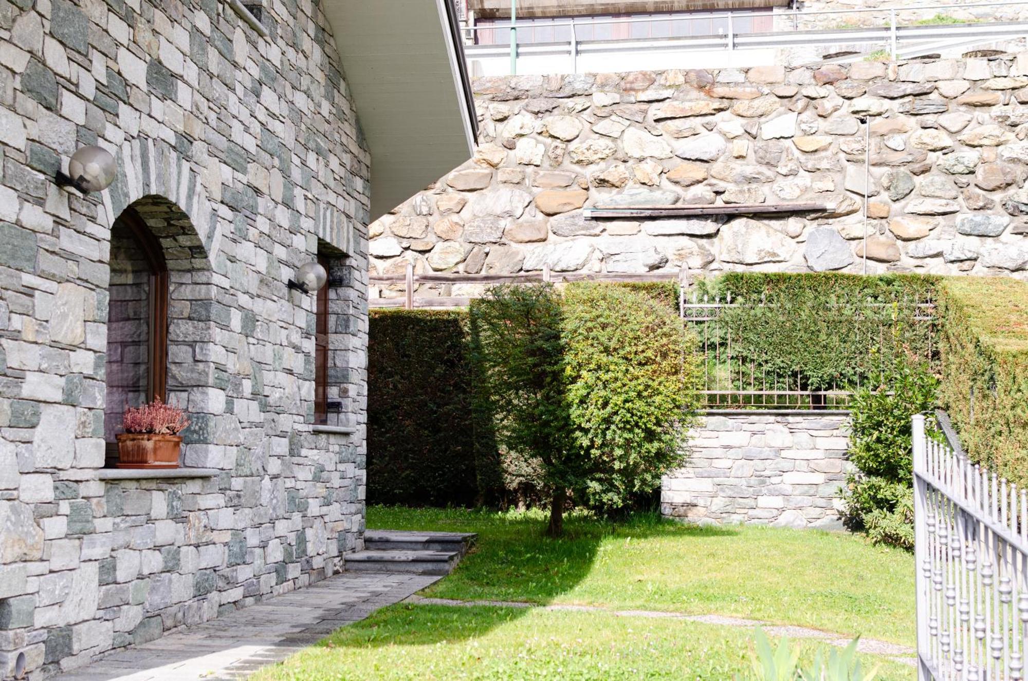 Sarre Skyline Apartment - Relax In Valle D'奥斯塔 外观 照片